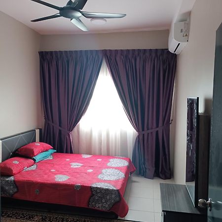 Aisy Homestay Putrajaya Cyberjaya Klia カンパング・デンキル エクステリア 写真