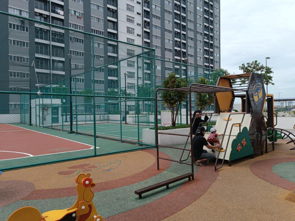 Aisy Homestay Putrajaya Cyberjaya Klia カンパング・デンキル エクステリア 写真