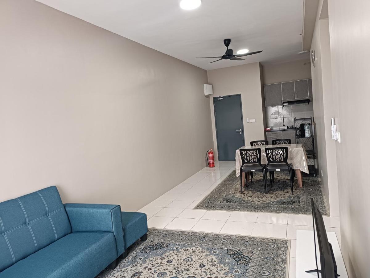 Aisy Homestay Putrajaya Cyberjaya Klia カンパング・デンキル エクステリア 写真
