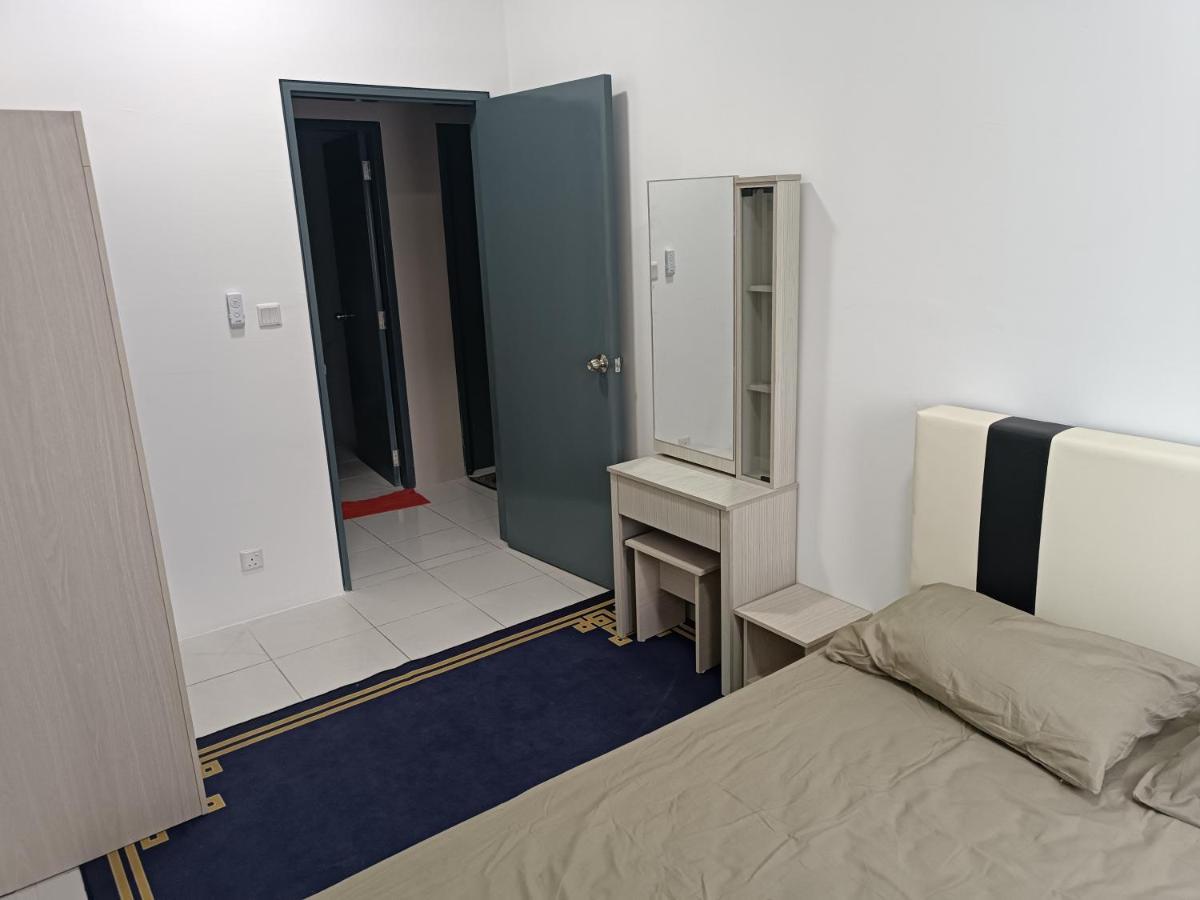 Aisy Homestay Putrajaya Cyberjaya Klia カンパング・デンキル エクステリア 写真