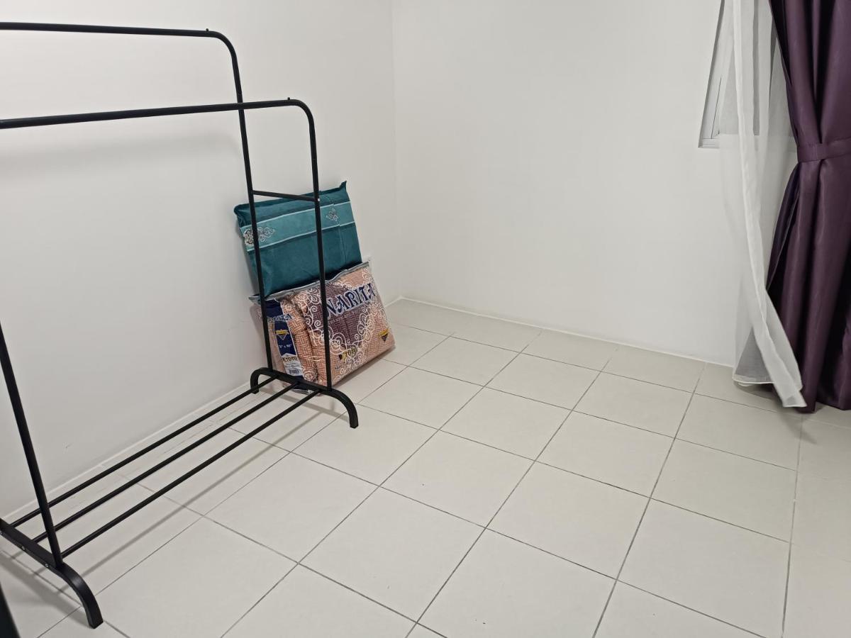 Aisy Homestay Putrajaya Cyberjaya Klia カンパング・デンキル エクステリア 写真
