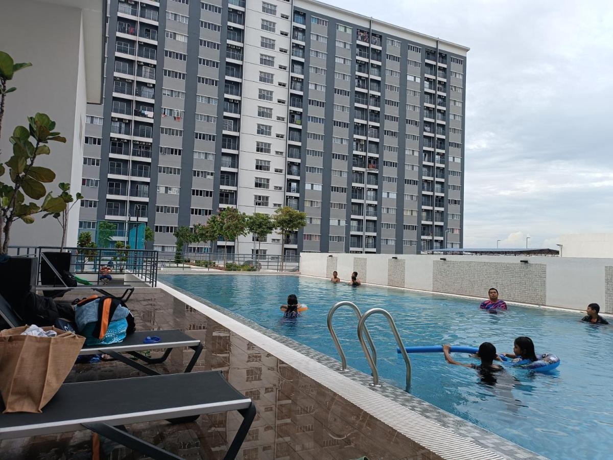Aisy Homestay Putrajaya Cyberjaya Klia カンパング・デンキル エクステリア 写真
