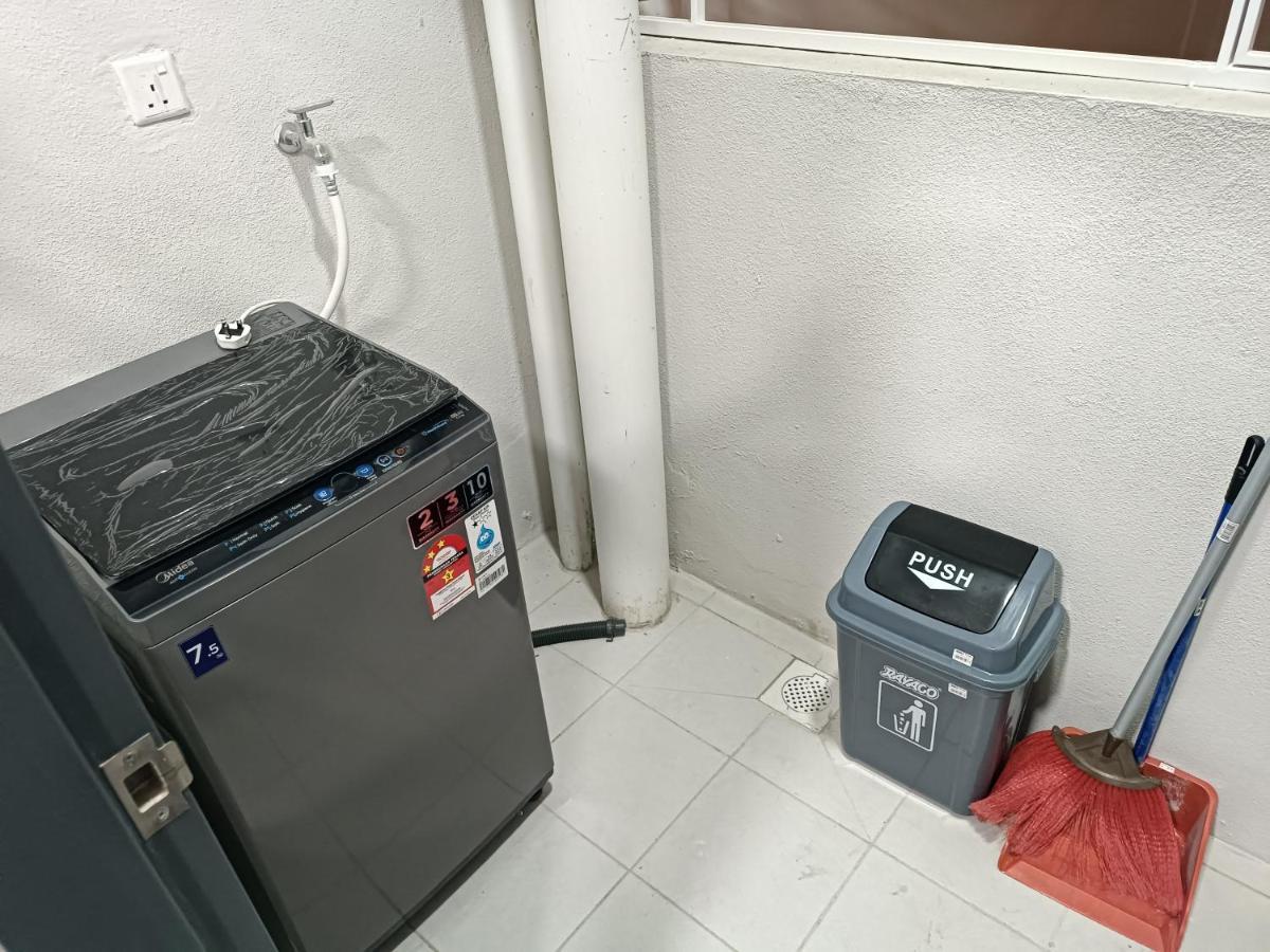 Aisy Homestay Putrajaya Cyberjaya Klia カンパング・デンキル エクステリア 写真