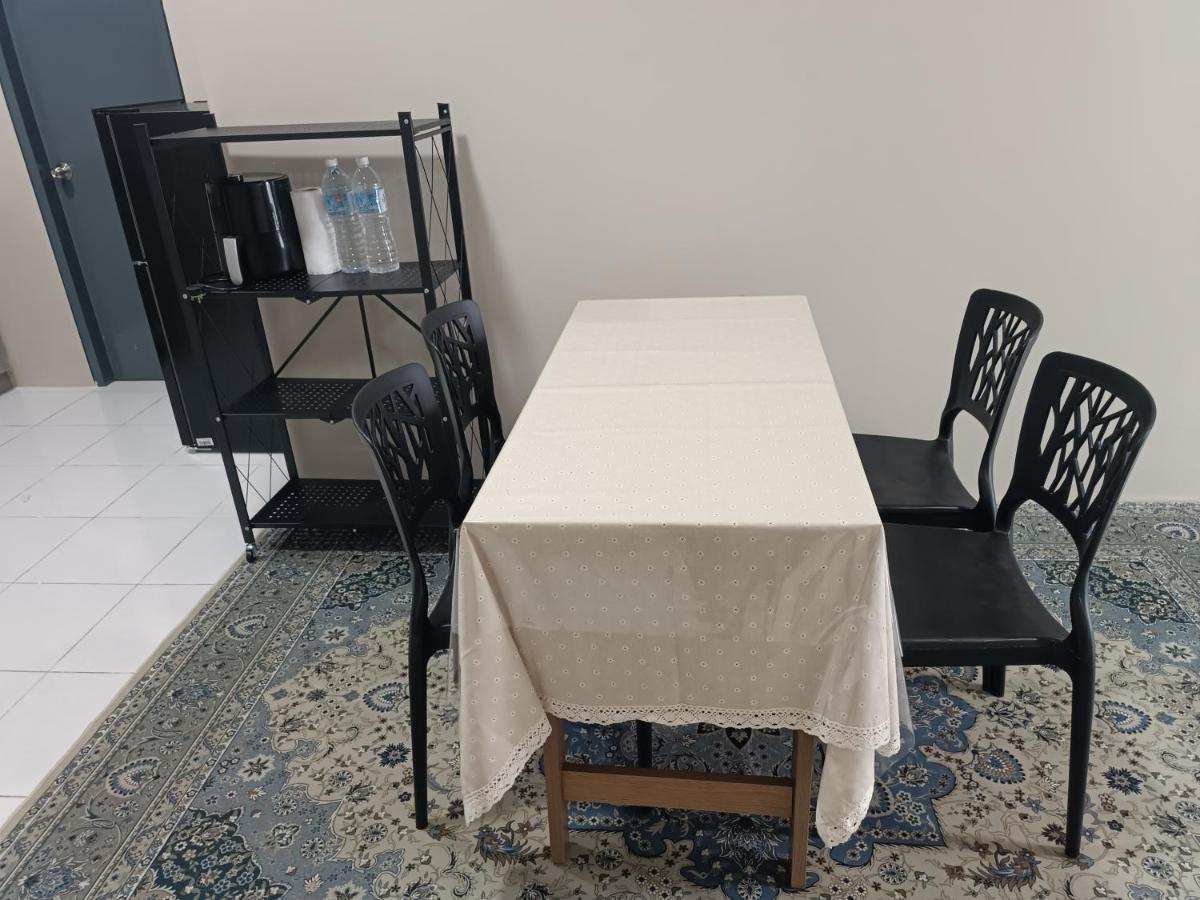 Aisy Homestay Putrajaya Cyberjaya Klia カンパング・デンキル エクステリア 写真