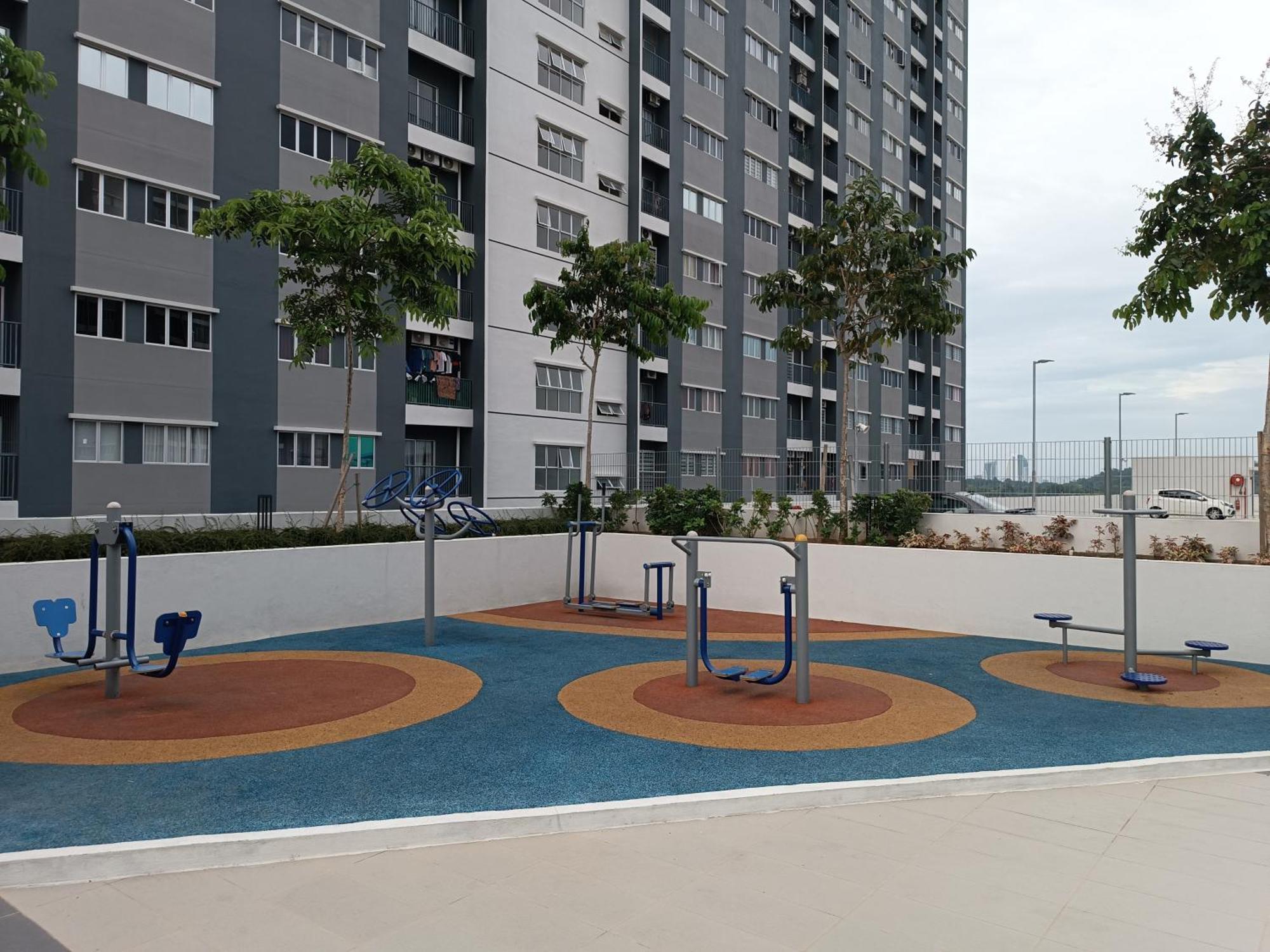 Aisy Homestay Putrajaya Cyberjaya Klia カンパング・デンキル エクステリア 写真